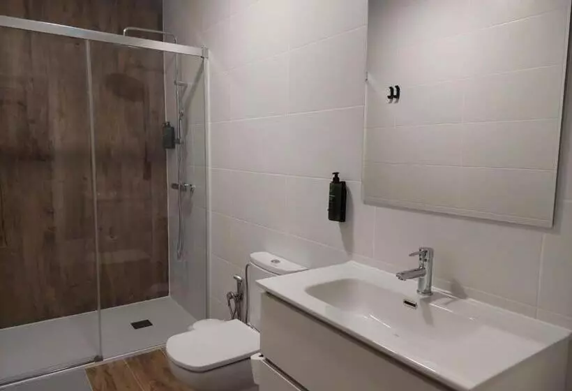 Hotelli Hostal Garden Rous