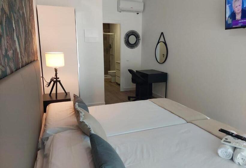 Отель Hostal Garden Rous