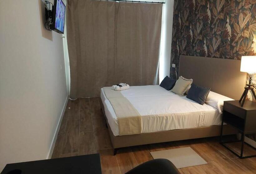 Отель Hostal Garden Rous