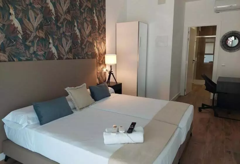 Hotelli Hostal Garden Rous