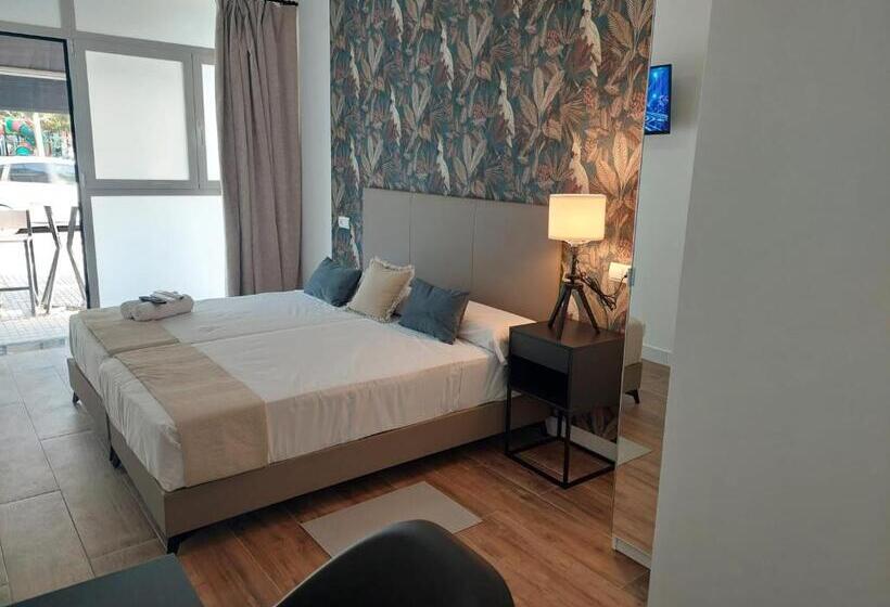 Отель Hostal Garden Rous