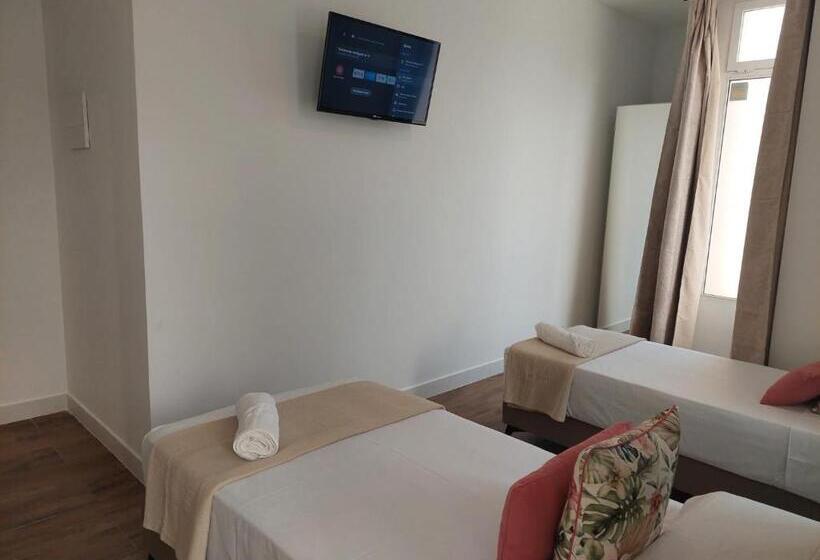 Отель Hostal Garden Rous