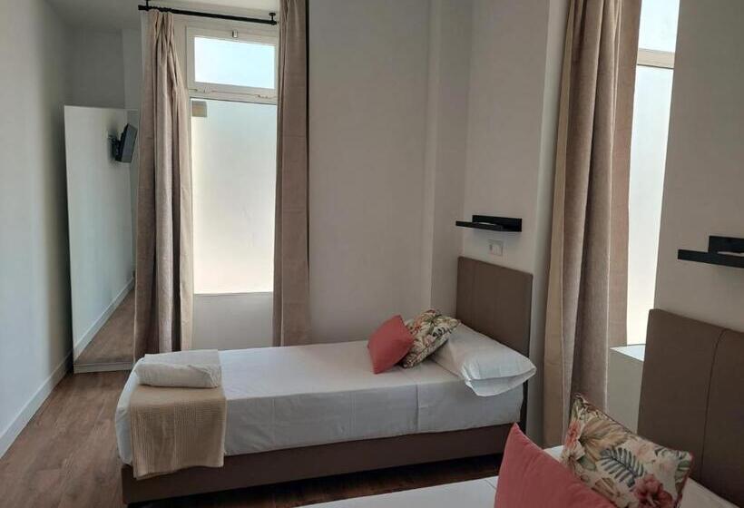 Отель Hostal Garden Rous