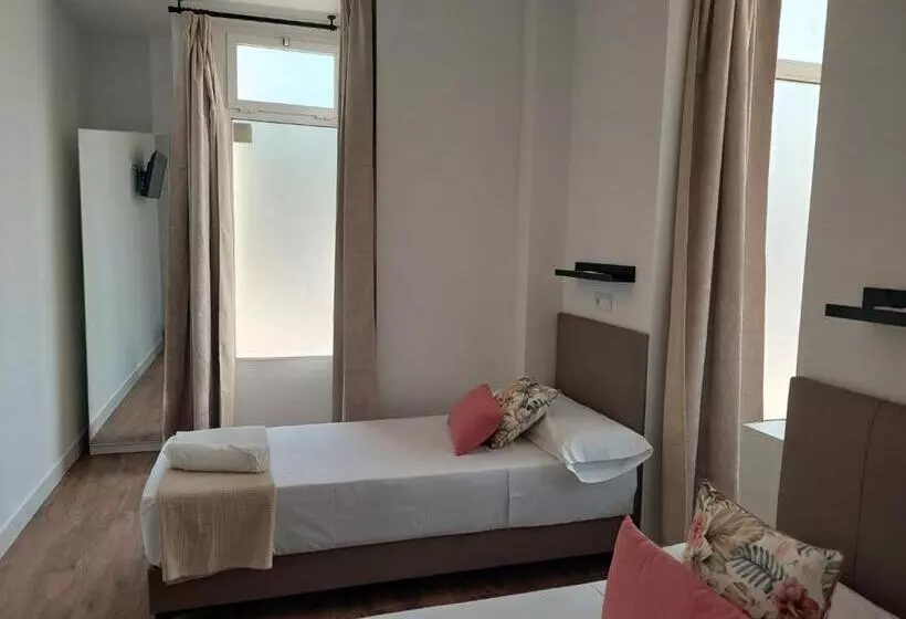 Hotelli Hostal Garden Rous