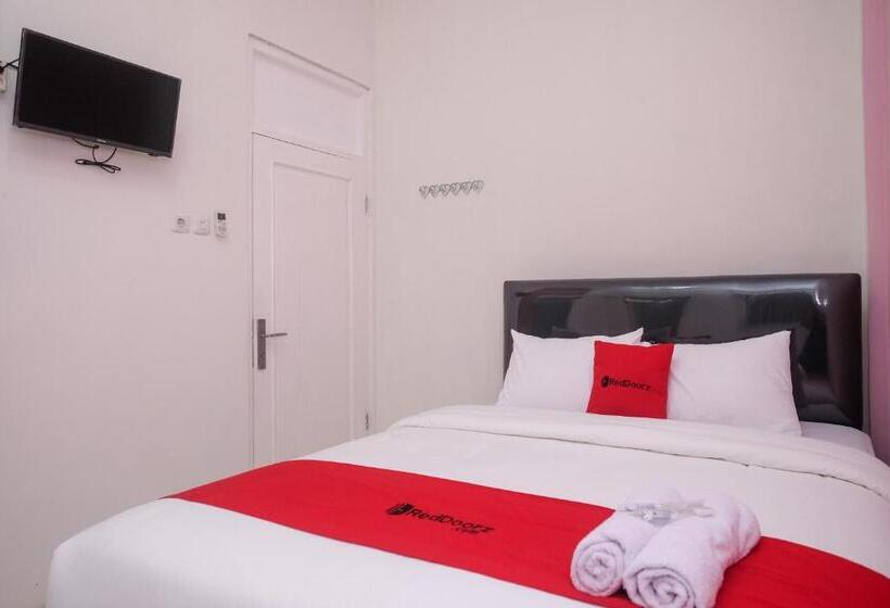 فندق Reddoorz Syariah Near Kampus Unsoed Purwokerto