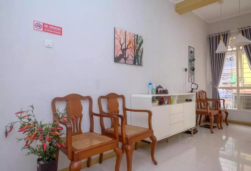 ホテル Reddoorz Syariah Near Kampus Unsoed Purwokerto