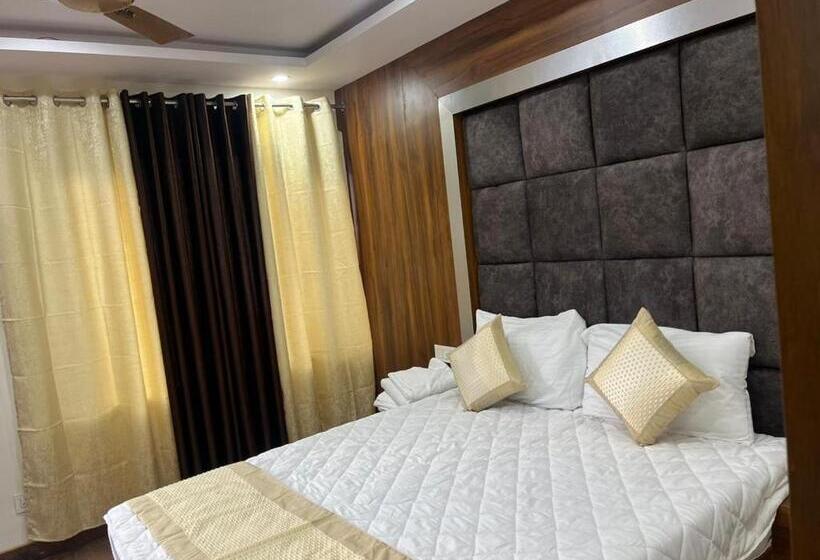 Отель Shailja & Ad Continental Restaurant