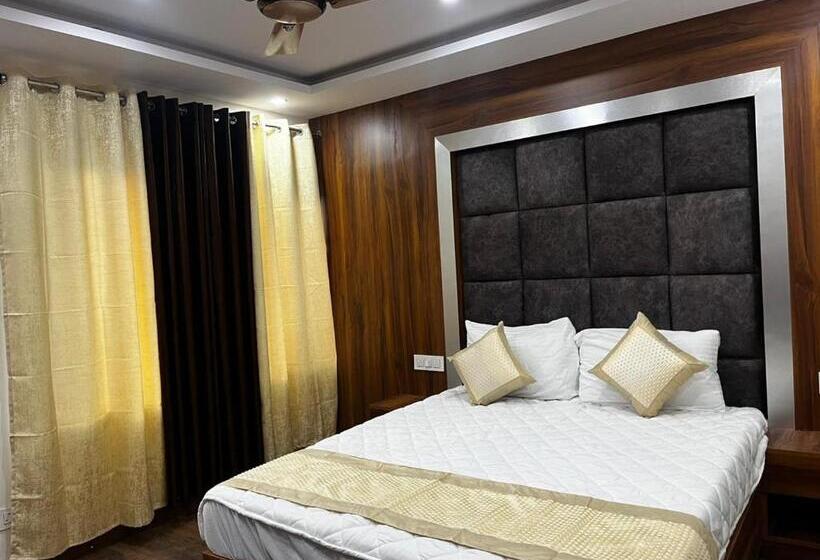 Отель Shailja & Ad Continental Restaurant