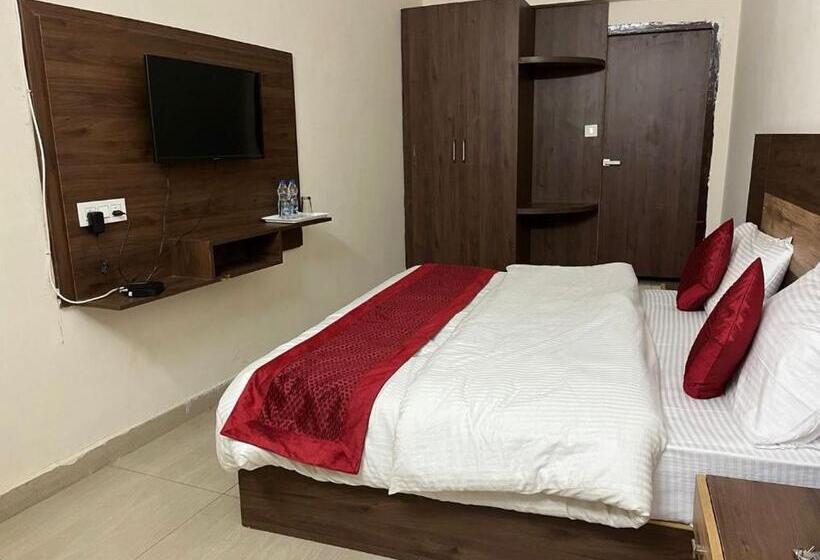 Отель Shailja & Ad Continental Restaurant