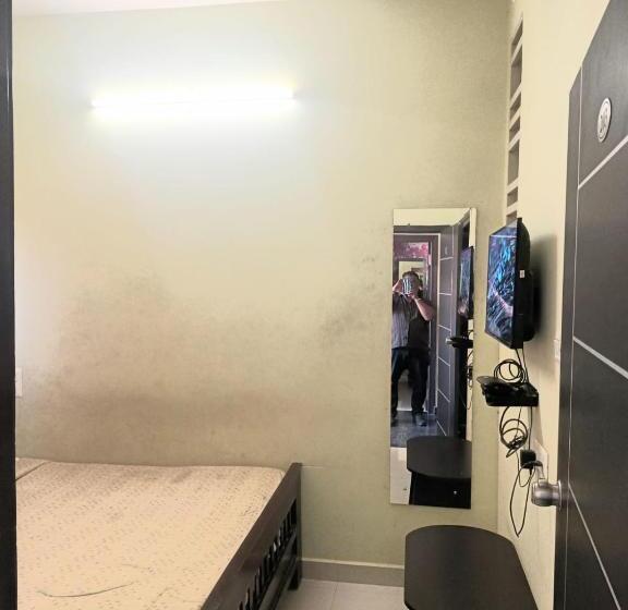 호텔 Sri Vinayaka Comforts