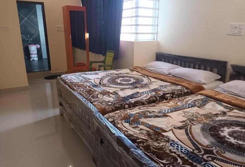 호텔 Sri Vinayaka Comforts