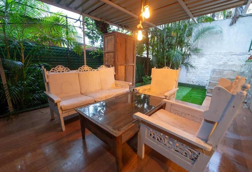 호텔 The Signature Crest