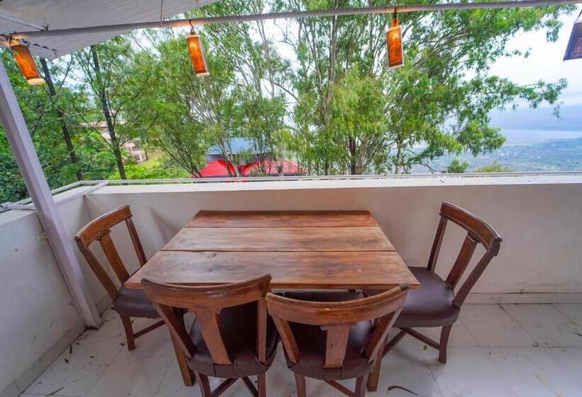 호텔 The Signature Crest