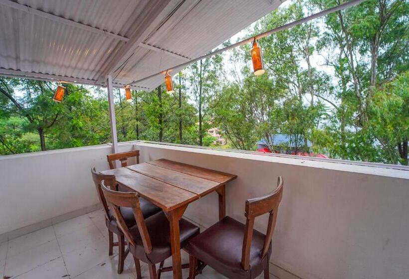 호텔 The Signature Crest