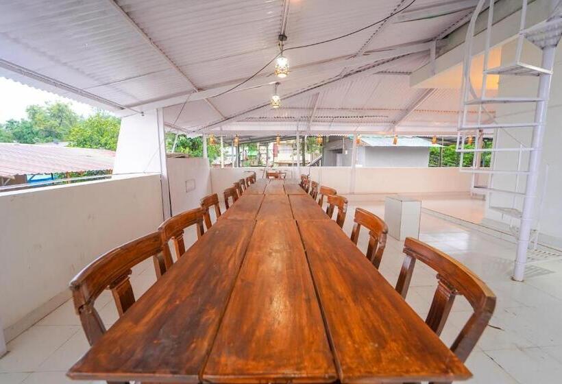 호텔 The Signature Crest