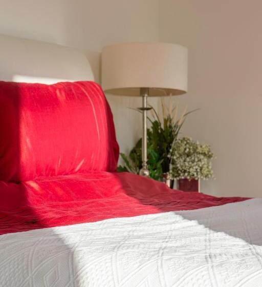 펜션 The Retreat, Sauna & Hot Tub, Charming & Cosy Gem