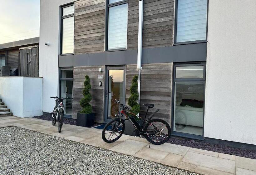 펜션 The Retreat, Sauna & Hot Tub, Charming & Cosy Gem