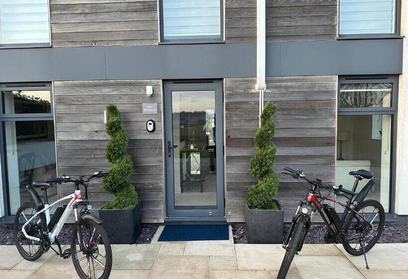 펜션 The Retreat, Sauna & Hot Tub, Charming & Cosy Gem