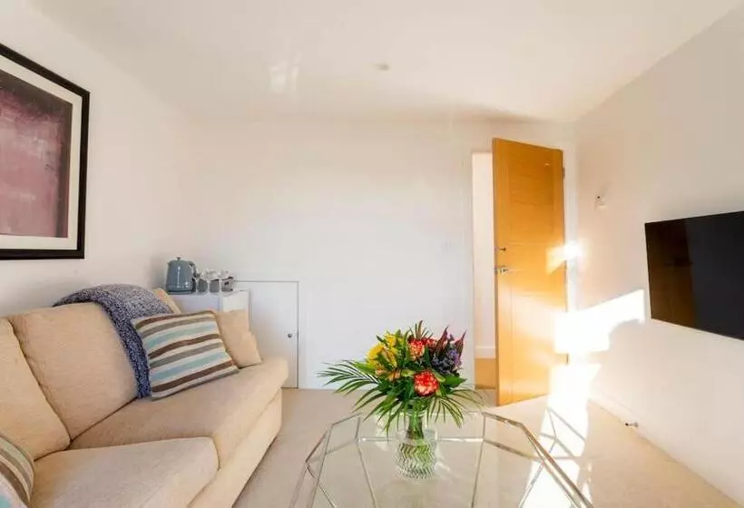 ペンション The Retreat, Sauna & Hot Tub, Charming & Cosy Gem