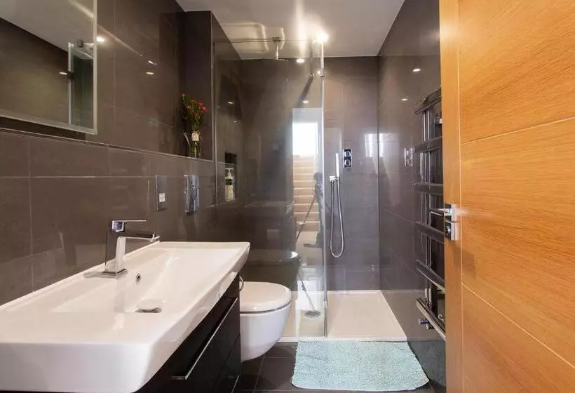 ペンション The Retreat, Sauna & Hot Tub, Charming & Cosy Gem