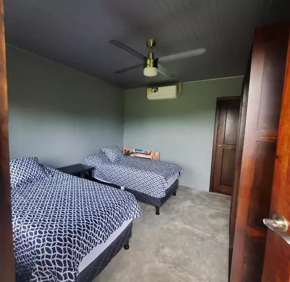 ユースホステル The Inn At Punta Mala