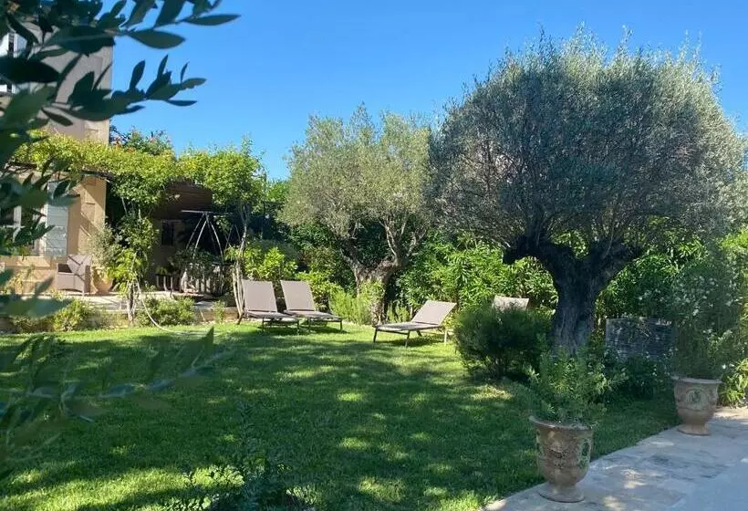 Aamiaismajoitus (B&B) La Paradoune 3