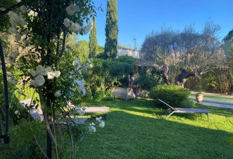 Aamiaismajoitus (B&B) La Paradoune 3