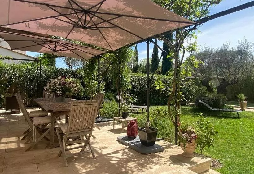 Aamiaismajoitus (B&B) La Paradoune 3