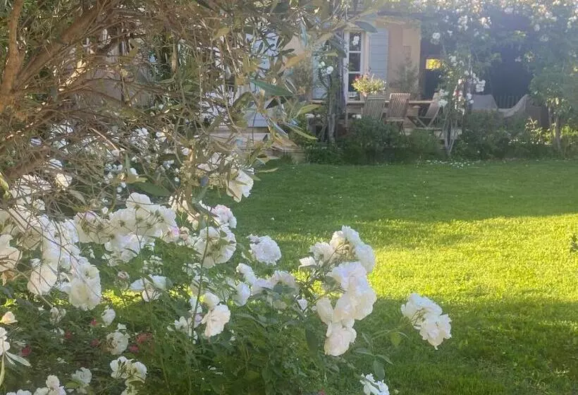 Aamiaismajoitus (B&B) La Paradoune 3