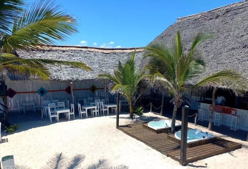 تختخواب و صبحانه Luwa Beach&suits