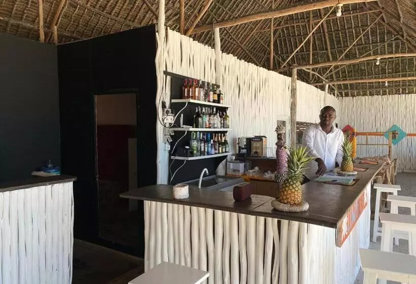 تختخواب و صبحانه Luwa Beach&suits