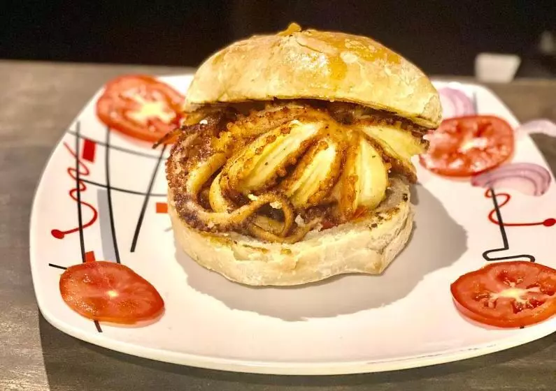 تختخواب و صبحانه Luwa Beach&suits