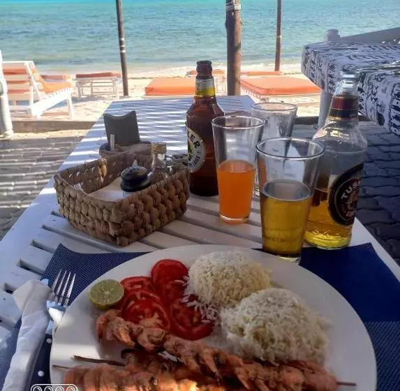 تختخواب و صبحانه Luwa Beach&suits