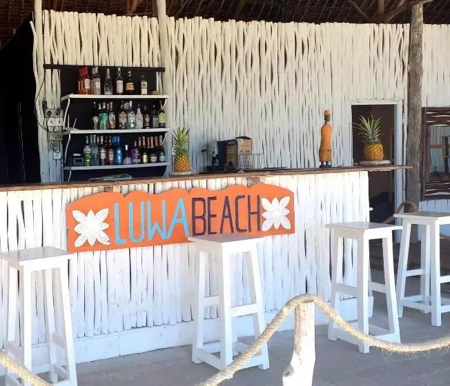 تختخواب و صبحانه Luwa Beach&suits