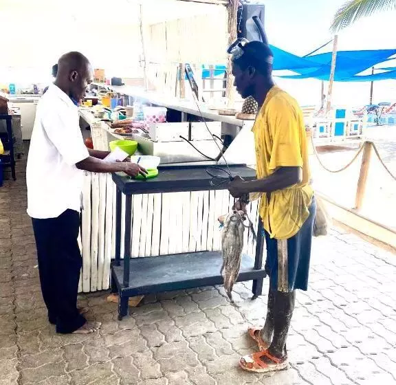 تختخواب و صبحانه Luwa Beach&suits