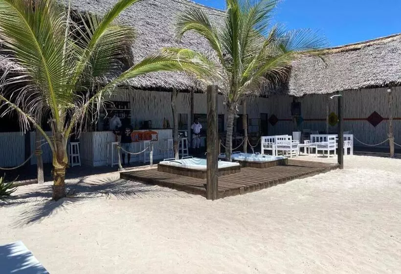 تختخواب و صبحانه Luwa Beach&suits