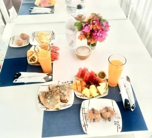 تختخواب و صبحانه Luwa Beach&suits