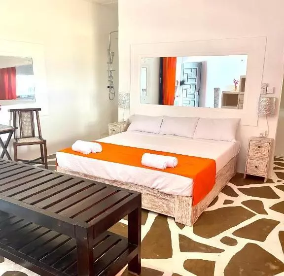 تختخواب و صبحانه Luwa Beach&suits