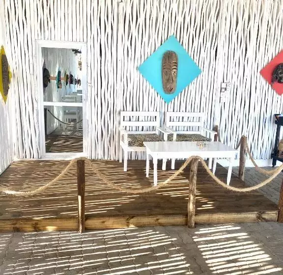 تختخواب و صبحانه Luwa Beach&suits