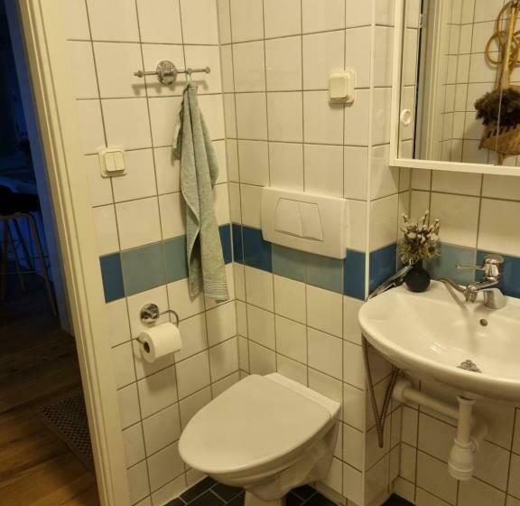 تختخواب و صبحانه Welcoming Single Room In The City Center