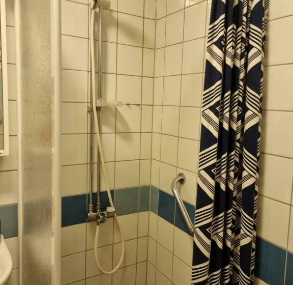 تختخواب و صبحانه Welcoming Single Room In The City Center