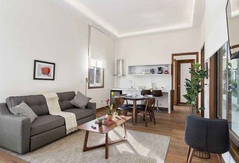 هتل Casa Herrmann Suites