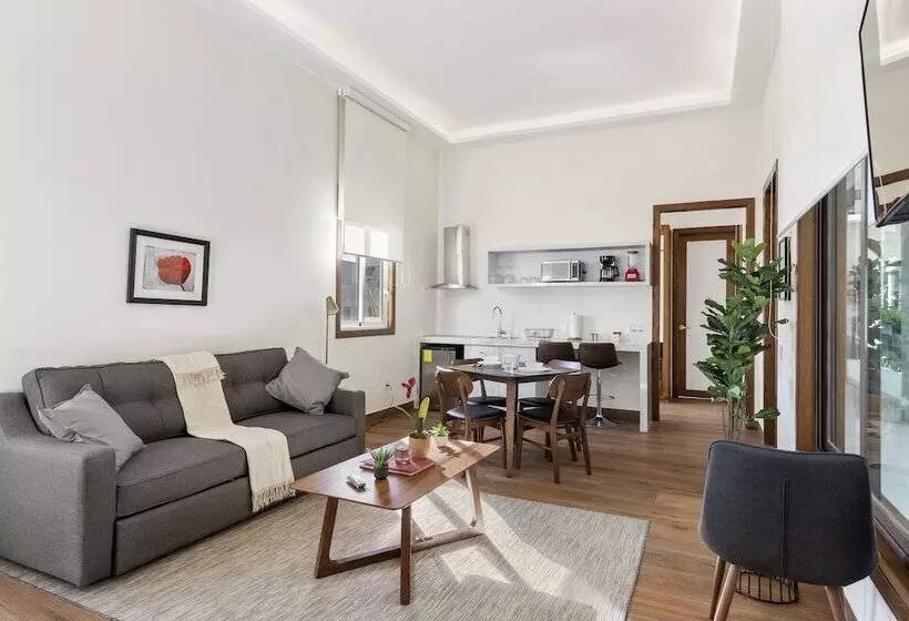 هتل Casa Herrmann Suites