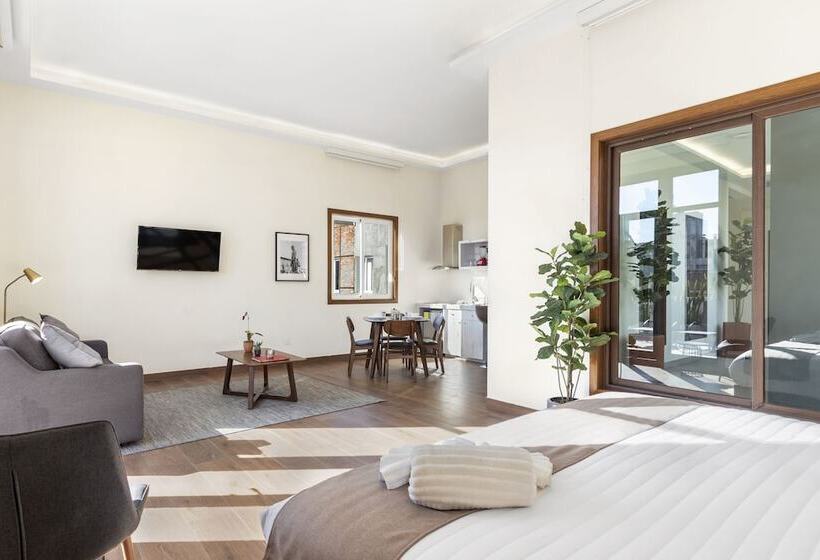 هتل Casa Herrmann Suites