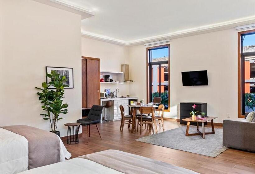 هتل Casa Herrmann Suites