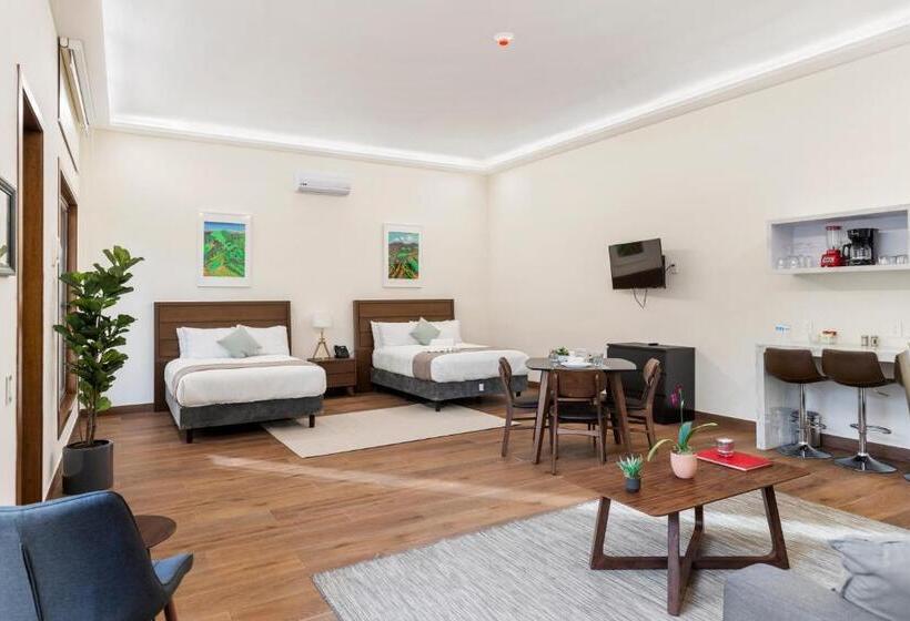 هتل Casa Herrmann Suites