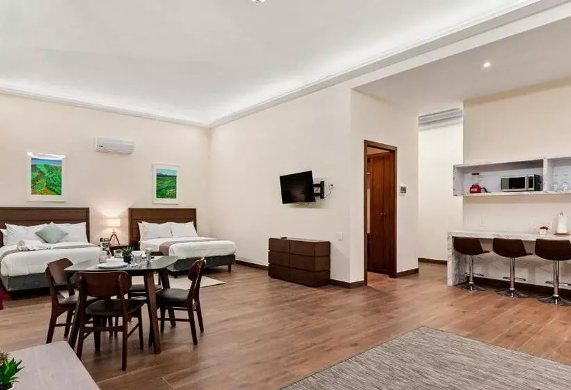 هتل Casa Herrmann Suites