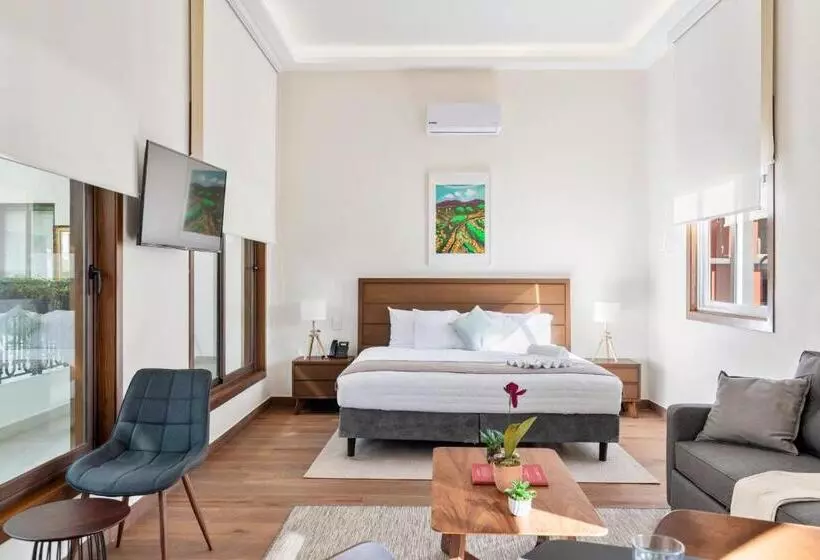 هتل Casa Herrmann Suites