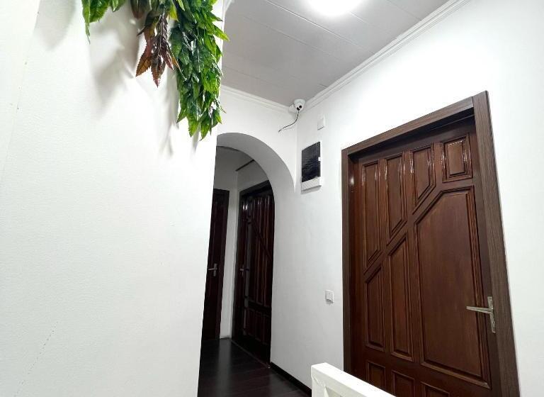 هتل کپسول Abs Guest House Osh