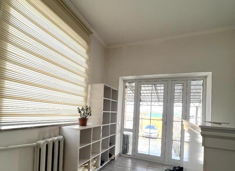 هتل کپسول Abs Guest House Osh